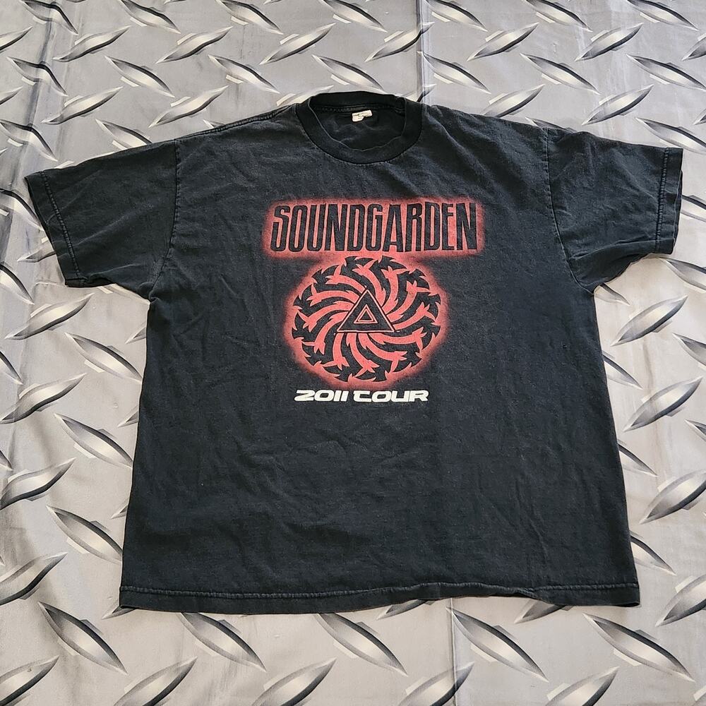 VTG Soundgarden 2011 Tour T Shirt Size XL Queens Of The Stone Age Mastadon 23x28